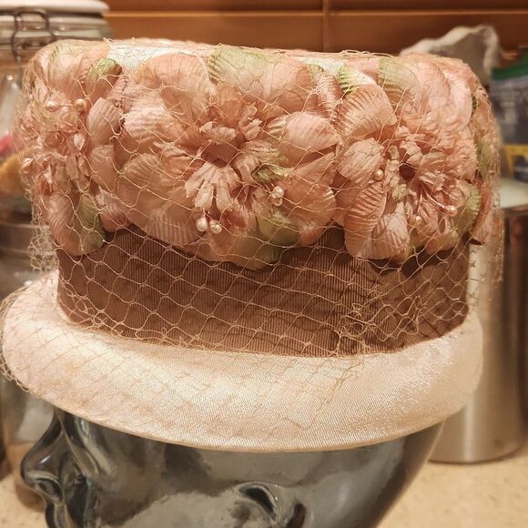Vintage Pillbox Floral Hat with Netting Union Made - Picture 4 of 7